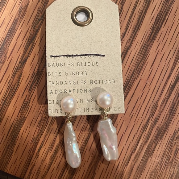 SHASHI Romy Earrings - Picture 4 of 6